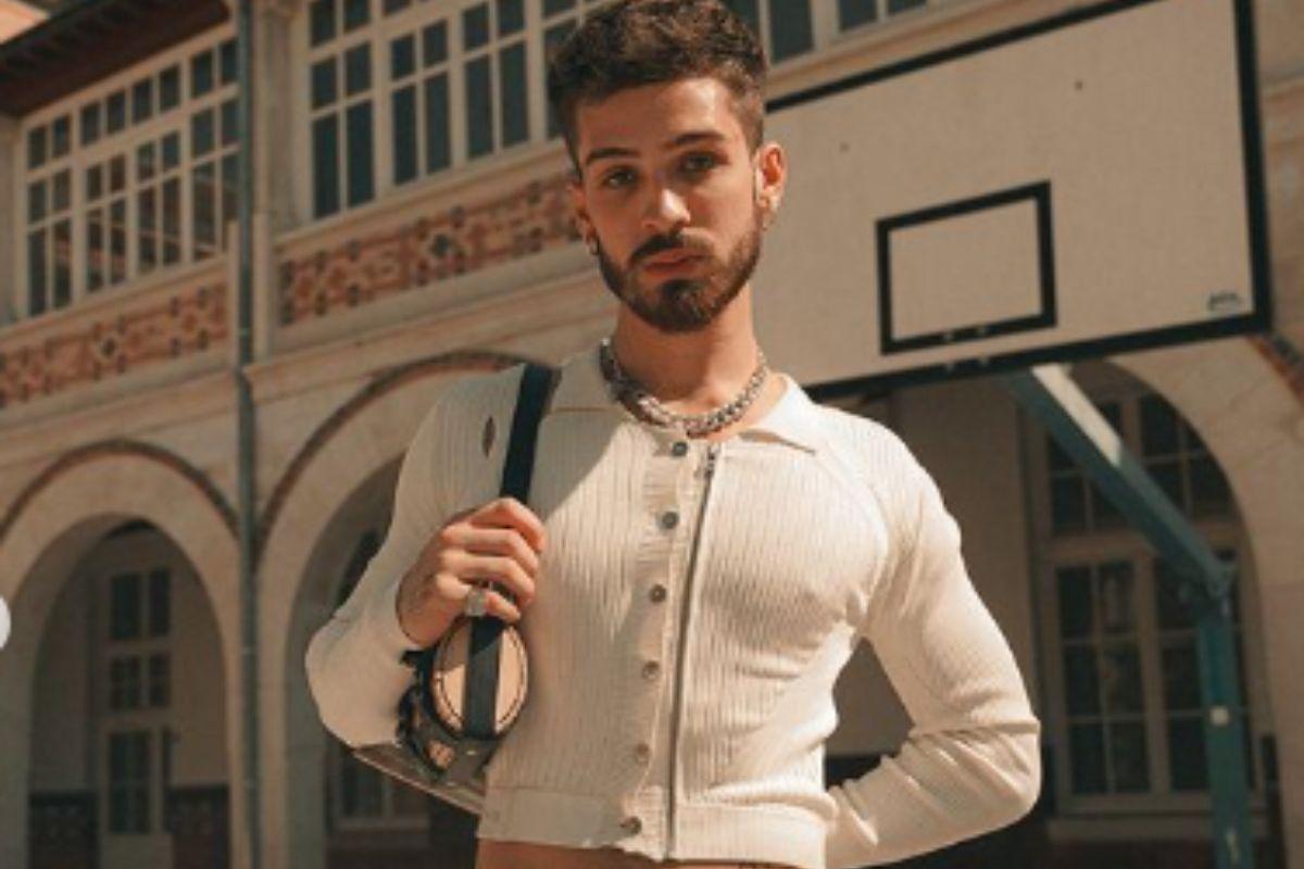 João Guilherme é criticado por roupa