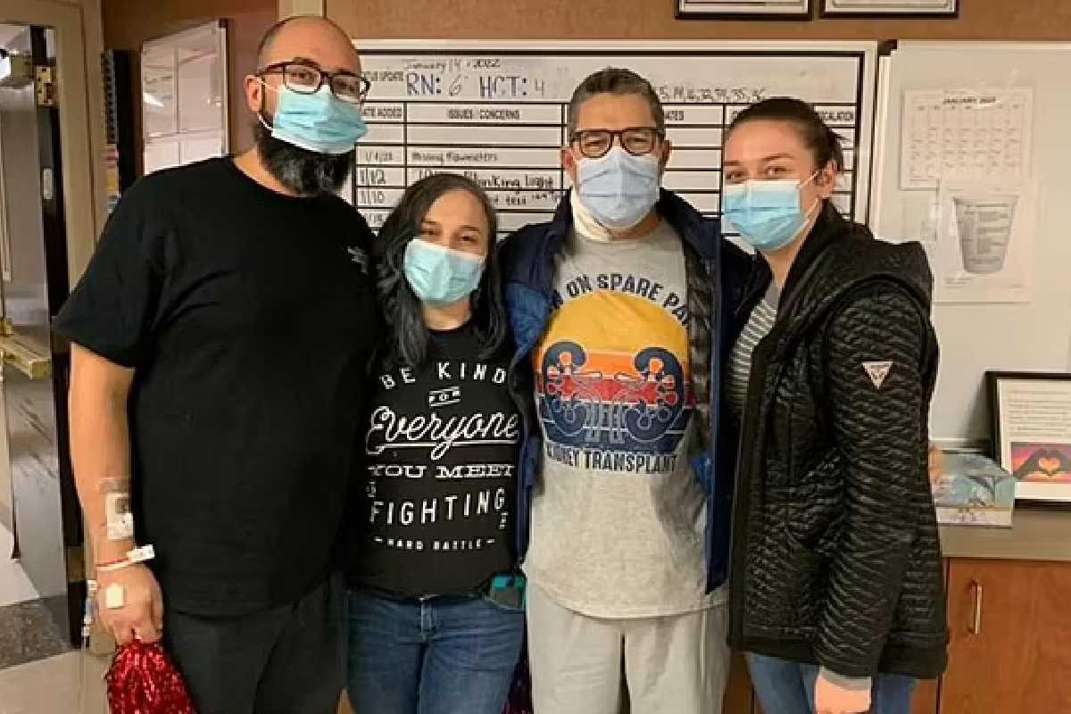 Chris Perez, à esquerda, decidiu doar o rim para Steve Sanders, o homem à direita, após conhecer sua história