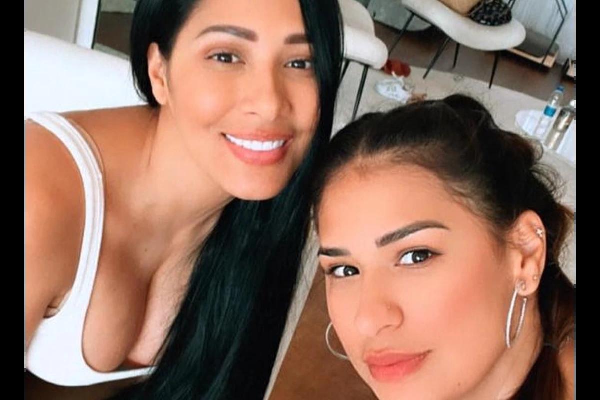 Simone e Simaria sorrindo