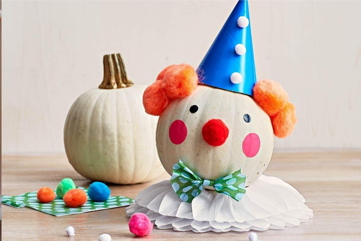 Só uma abobora de palhaço para deixar o Halloween ainda mais divertido