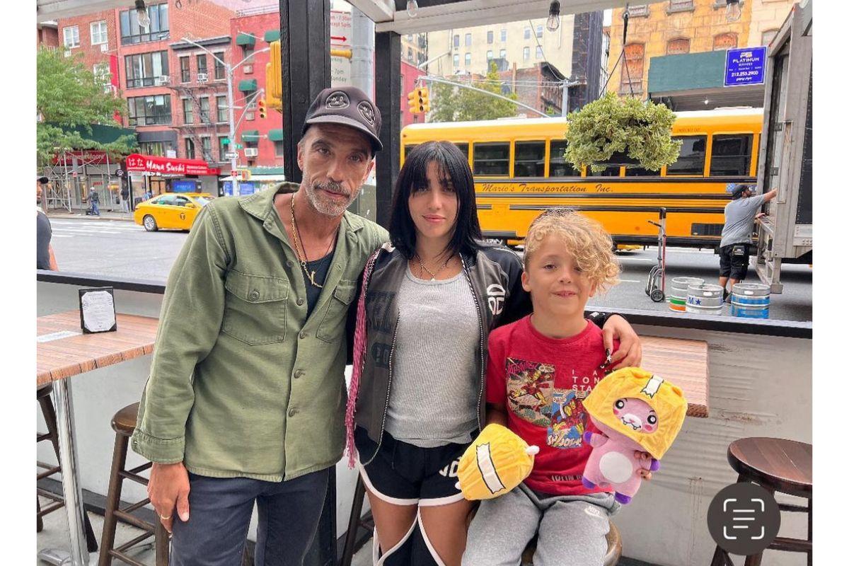 Lourdes Maria é a primeira filha de Madonna, fruto do relacionamento com o ator e bailarino cubano Carlos Leon