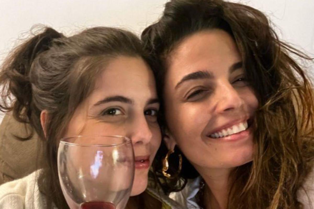 Emanuelle Araujo com a filha