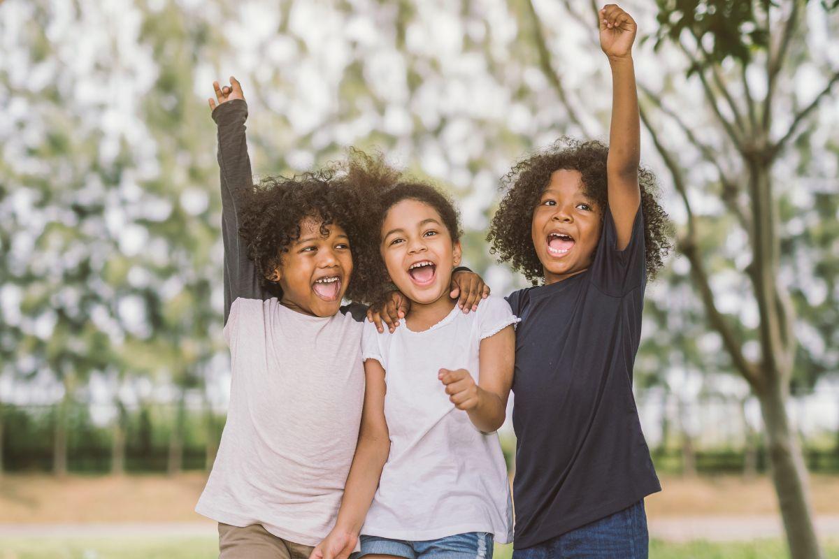 Dia do Irmão: 11 mensagens lindas e emocionantes para você mandar para o seu