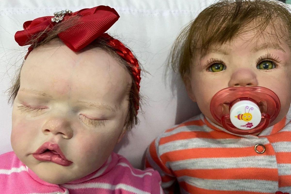 A mãe a filha são referência na cidade com as bebês reborn