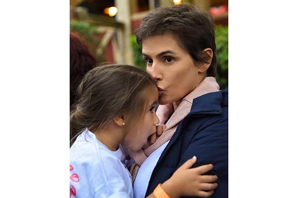 Deborah Secco publica momento íntimo com a filha (Foto: Instagram/@dedesecco/Reprodução)