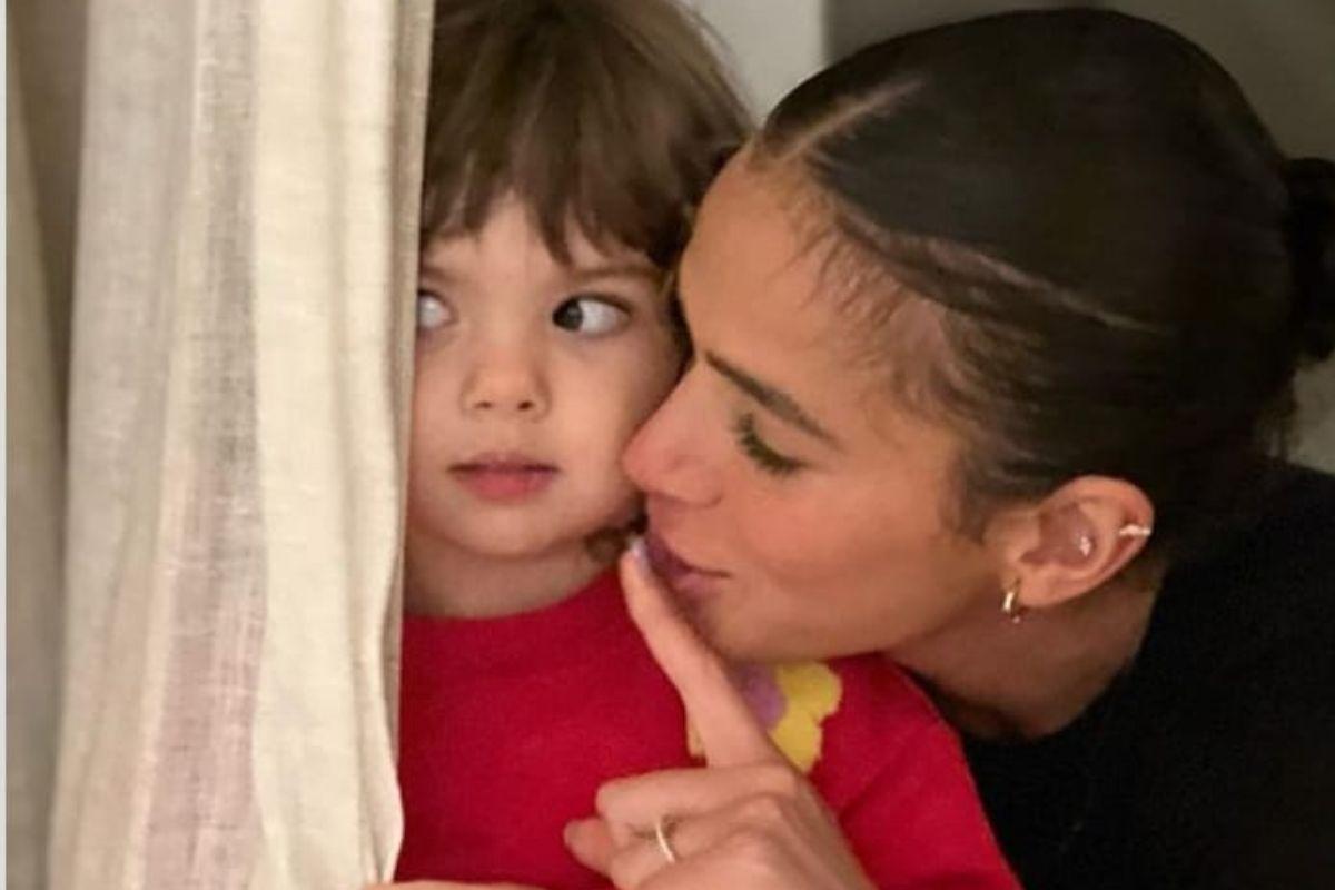 A atriz Bruna Marquezine com a filha de Tata Werneck, Clara Maira, de 2 anos (Foto: reprodução/Instagram/@tatawerneck)