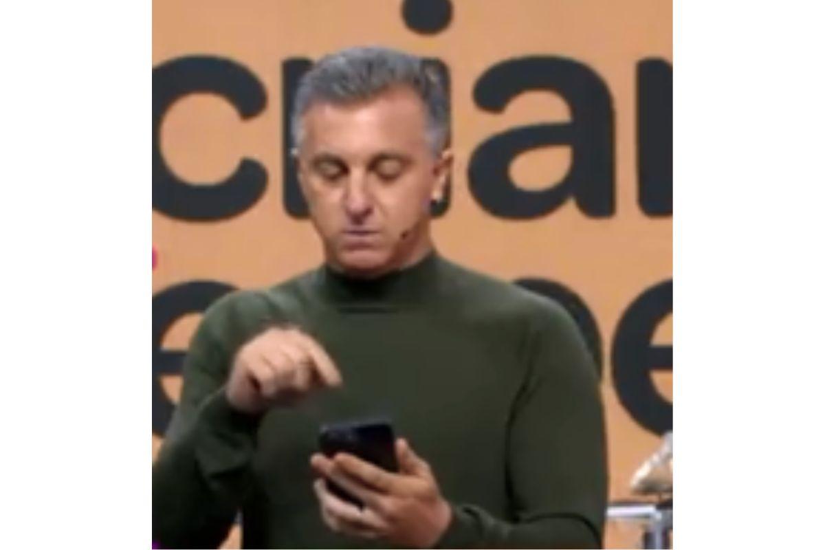 Luciano Huck faz doação para o Criança Esperança