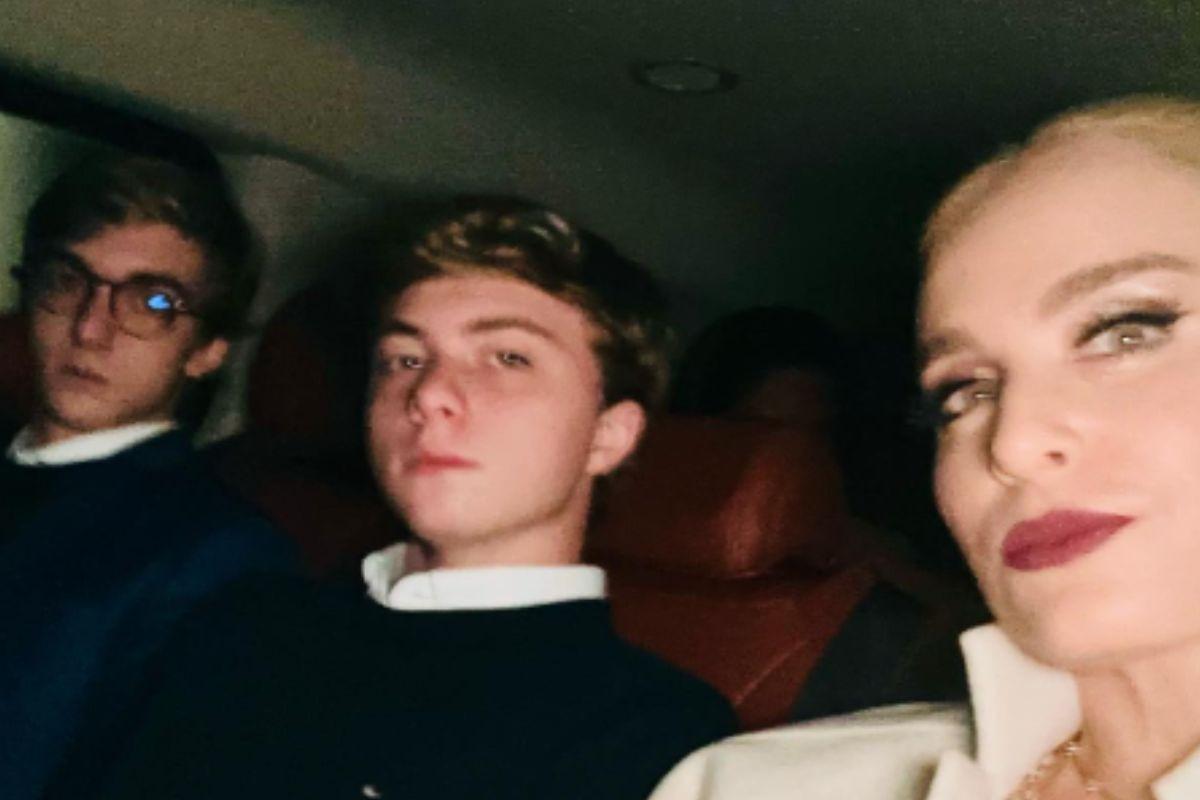 Angélica compartilha momento ao lado dos filhos