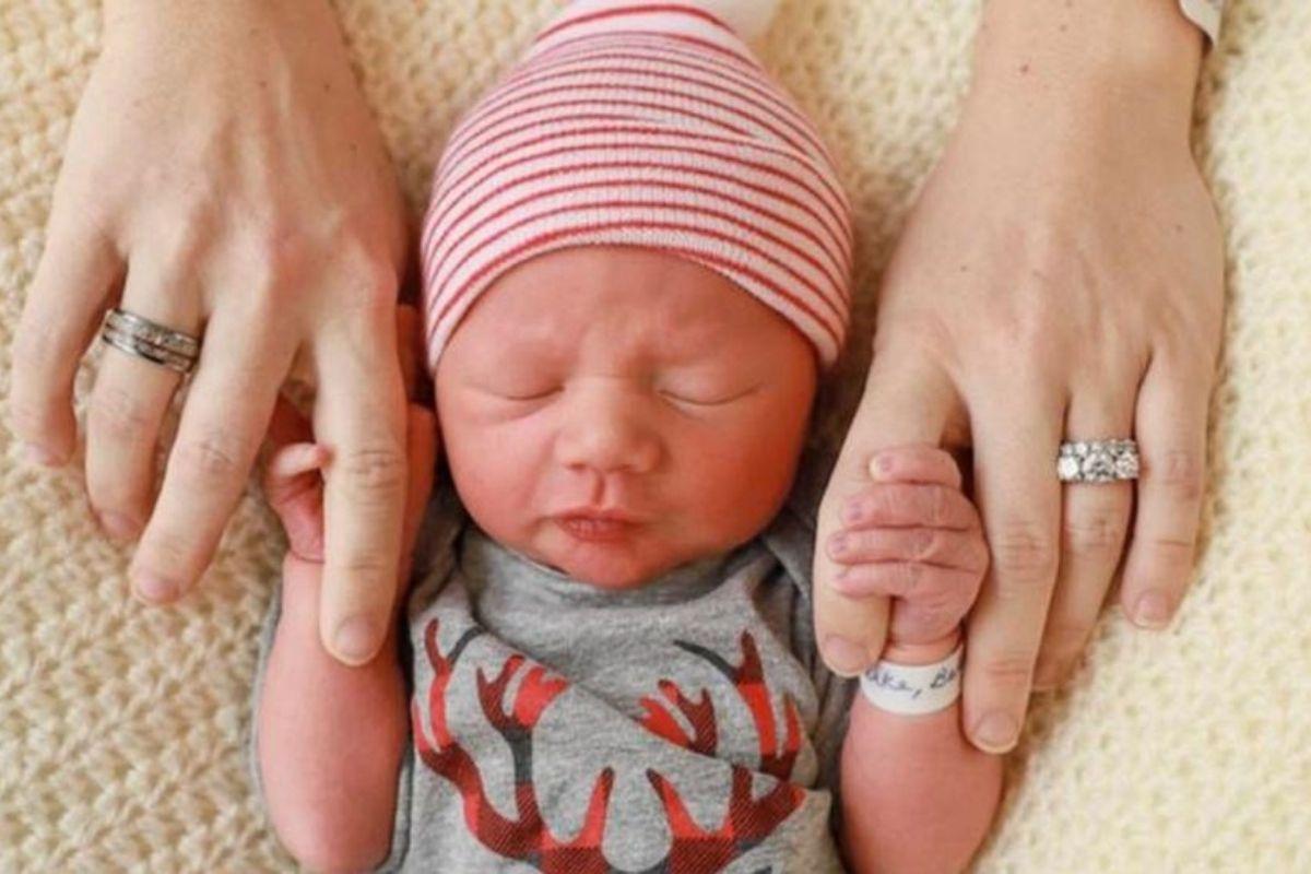 Mãe dá à luz bebê antes da hora para que pai com câncer pudesse conhecer filho