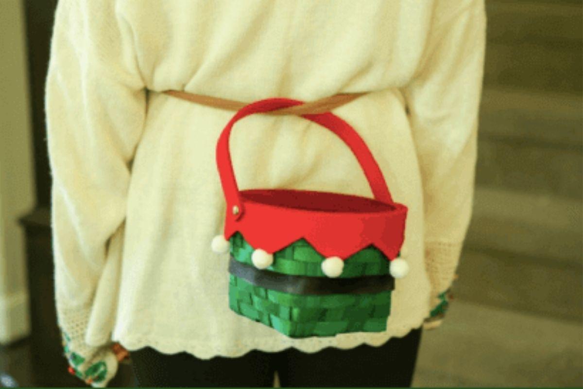 A brincadeira de arremesso pode ser divertida para fazer no Natal, mas tome cuidado para não acertar nenhum objeto importante dentro de casa