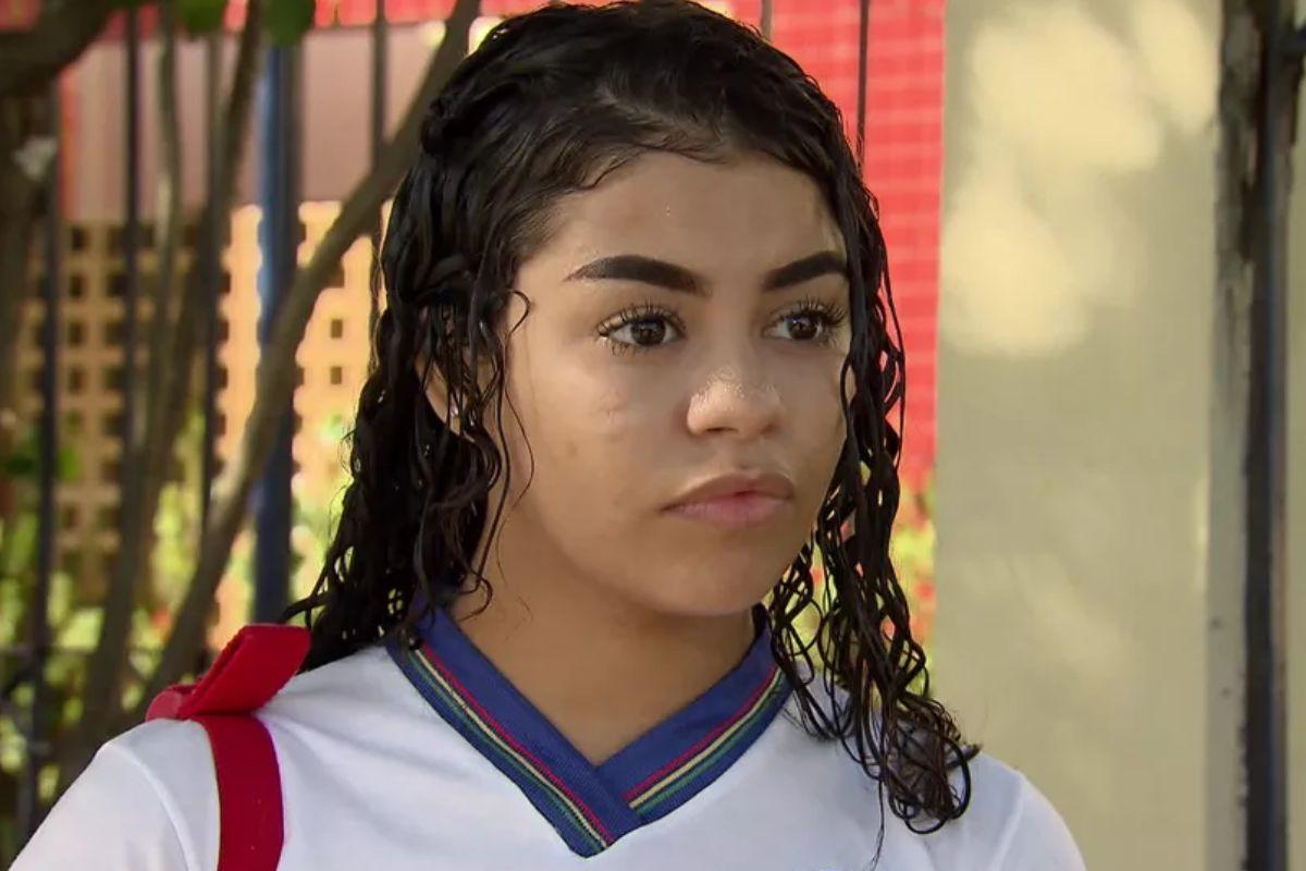 Aluna denuncia larva na merenda escolar