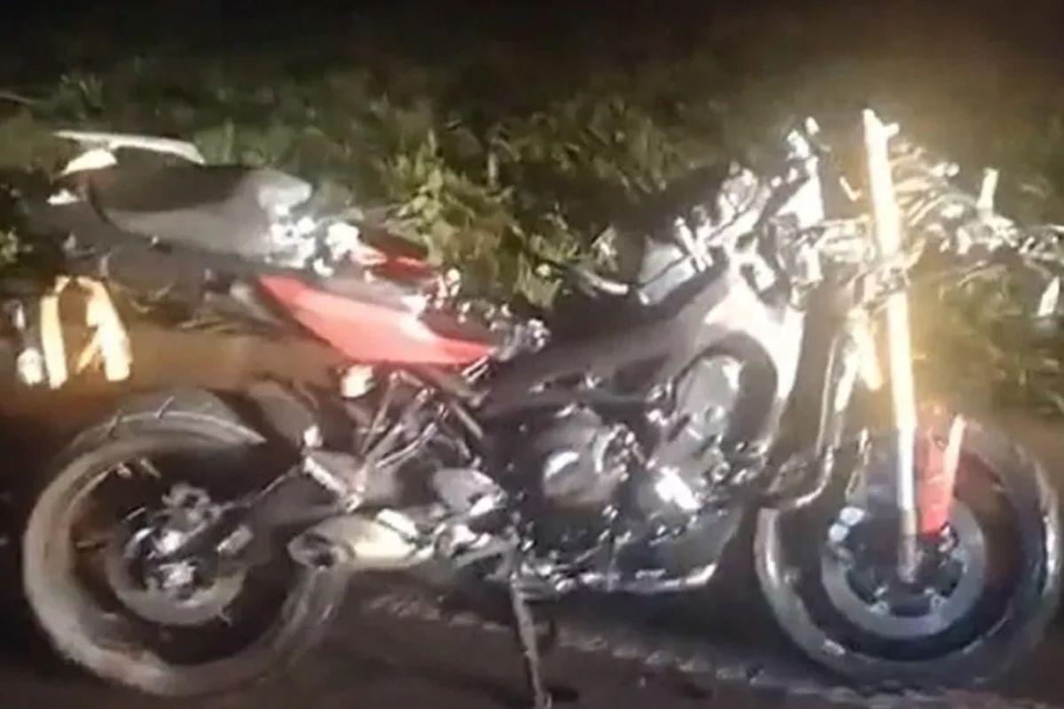 O bebê estava no carro que atingiu a motocicleta