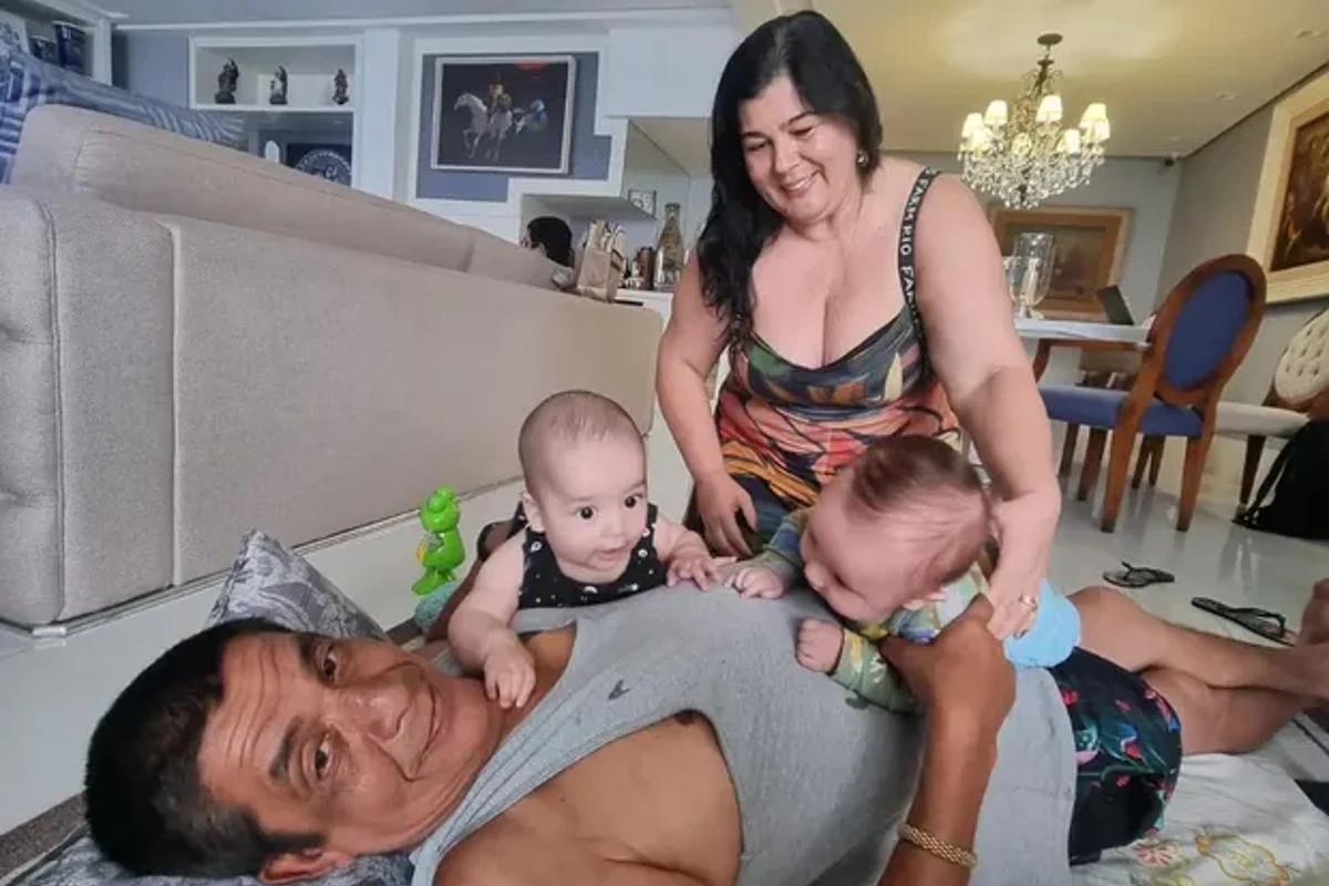 Zeca pagodinho com bebê