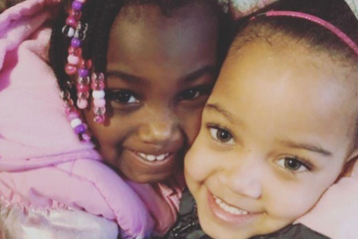 Gêmeas nascem com tonalidades de pele diferentes