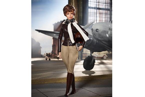 Katherine Johnson: Física, cientista espacial e matemática, atravessou barreiras de raça e gênero e se juntou a um grupo de mulheres contratadas pela NASA. Trabalhou com 'computadores humanos' para calcular o trajeto do primeiro voo tripulado americano para o espaço (Foto: Mattel/Divulgação)