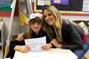 Além de inglês, Rafa também já mostrou ser talentosa na música e nos esportes (Foto: Reprodução/ Instagram @ticipinheiro)