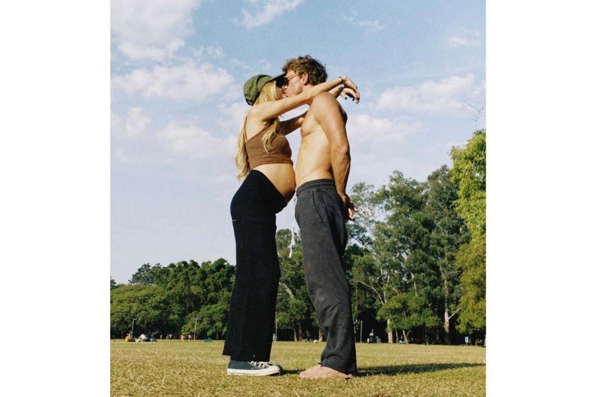 Internautas se impressionam com tamanho da barriga