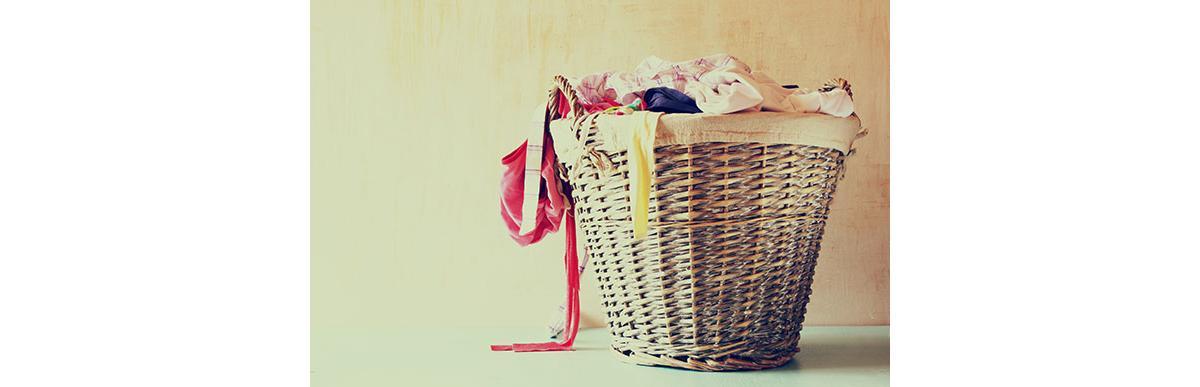 Ensinar os filhos a ajudarem em casa pode contribuir pelo processo de desenvolvimento deles (Foto: Shutterstock)