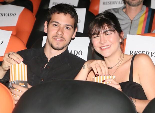 Resultado de imagem para Alessandra Negrini vai ao cinema com o filho, Antônio, e a nora