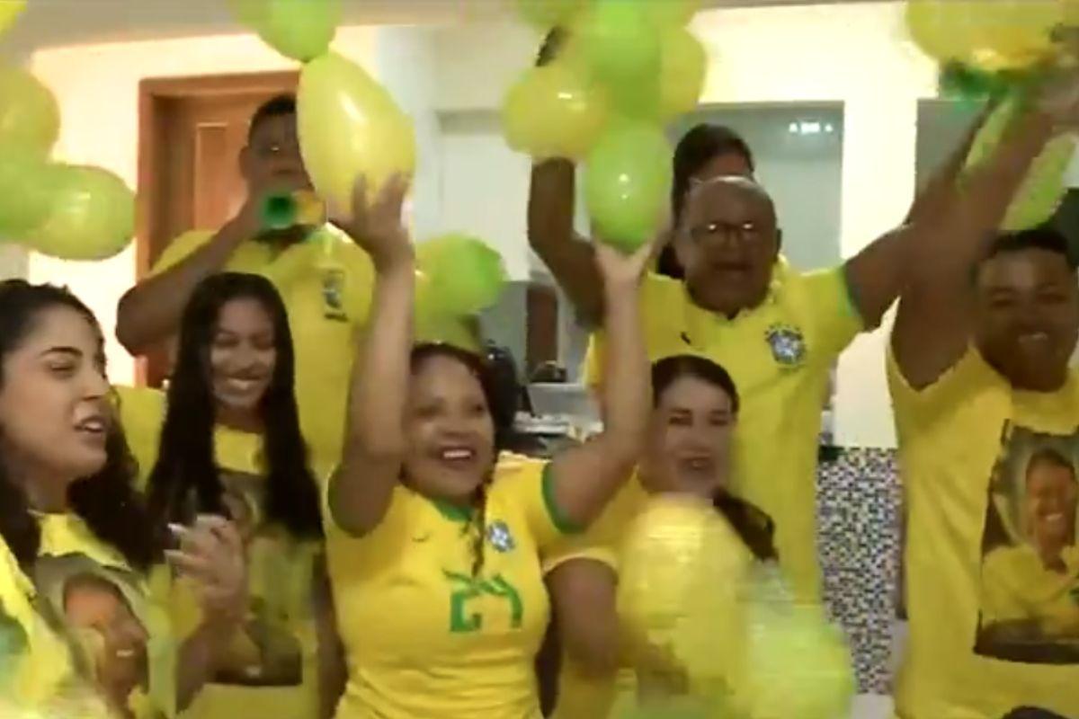 Família de Ary da Seleção Brasileira comemora gols da jogadora