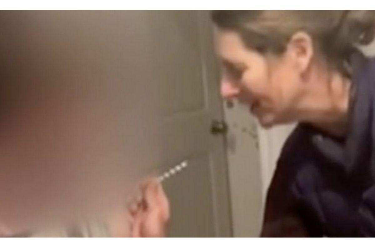 Laura possui 54 anos e é professora de biologia em Nova Iorque, nos EUA