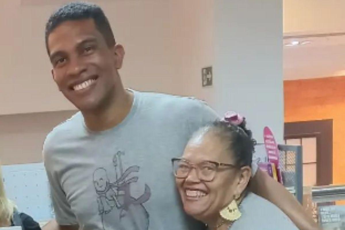 Arisson Tavares, Porfiria Oliveira, Oferecer Rosas é Tocar Espinhos, filho realiza sonho e publica livro de mãe, mãe Arisson Tavares, filho Porfiria Oliveira, família Arisson Tavares, família Porfiria Oliveira