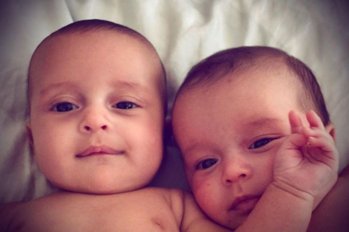 Imagem compartilhada por Nanda Costa das filhas