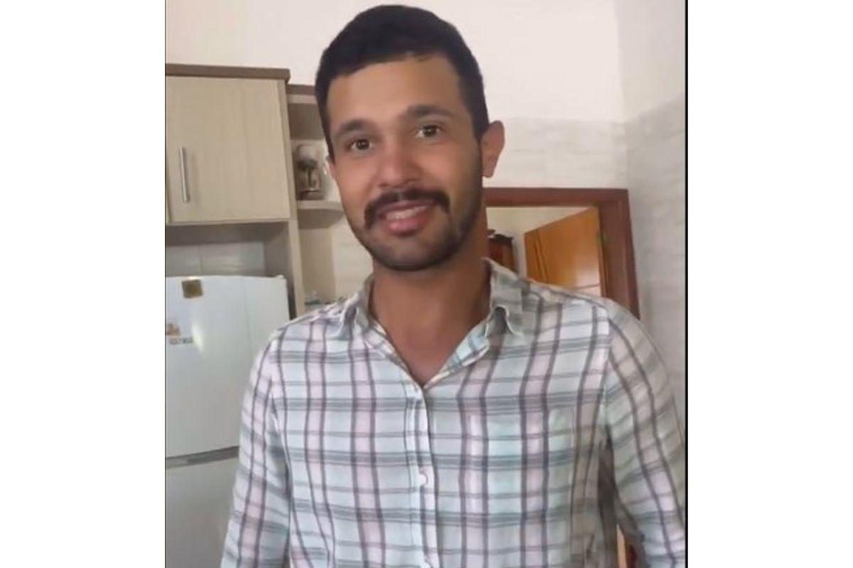 Ele ficou muito emocionado com o presente