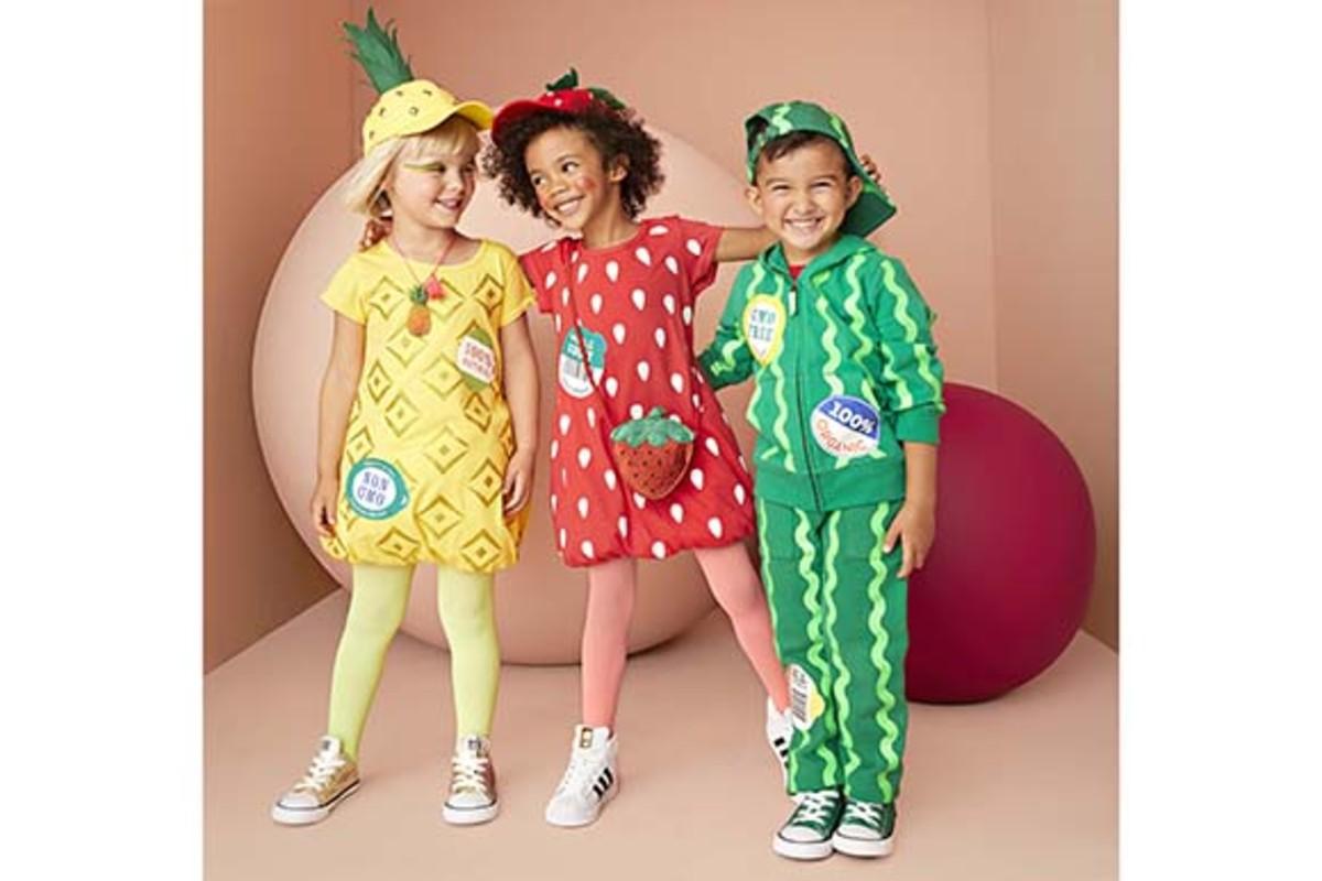 As fantasias de fruta são perfeitas para que amigos ou irmãos curtam o Carnaval em casa combinando! 