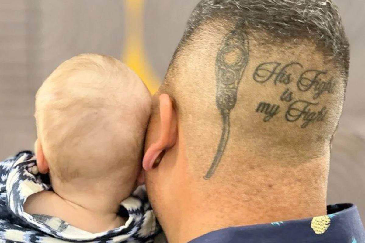 Pai faz tatuagem especial na cabeça em homenagem ao filho com hidrocefalia: "A luta dele é a minha"