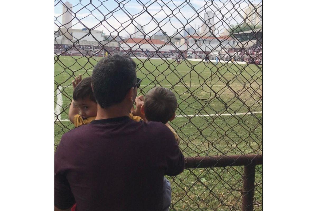 André Rizek levou Pedro e João para conhecer um estádio de futebol