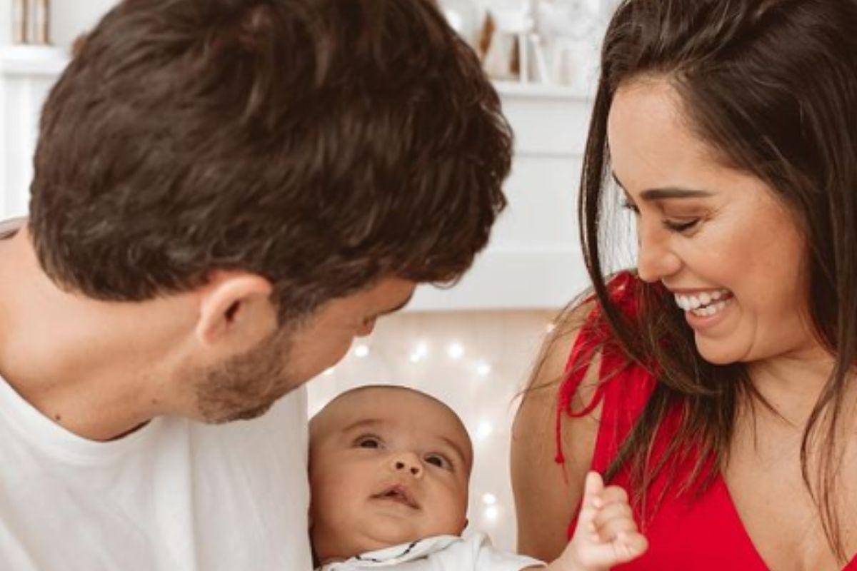 Ana Paula ao lado do esposo e do filho