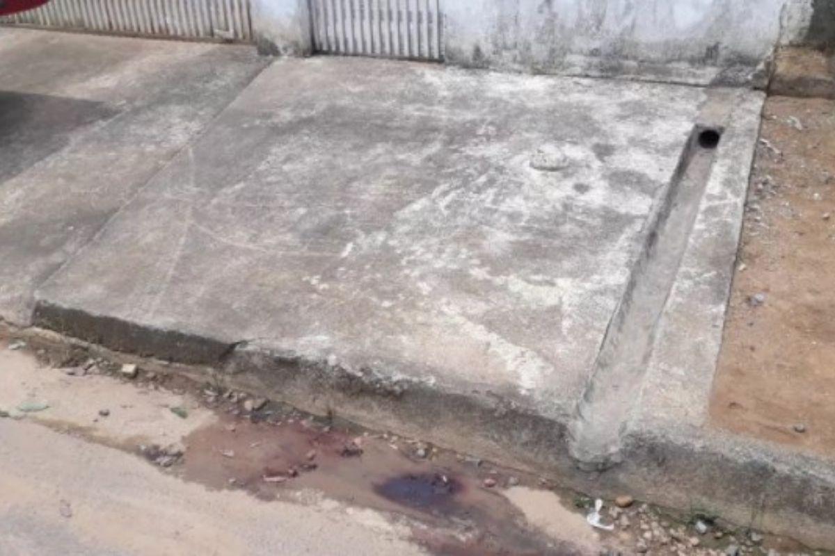 O sangue saiu pelo esgoto da casa