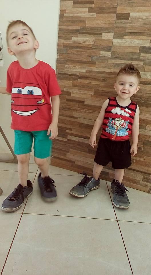 Antonio, 4 anos, e Gustavo, 1 ano, filhos de Priscila e Wanderlei