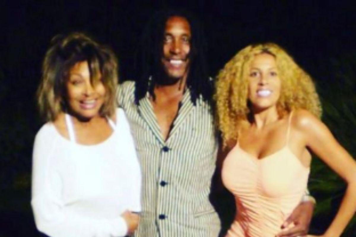 Ronnie Turner com a esposa e a mãe