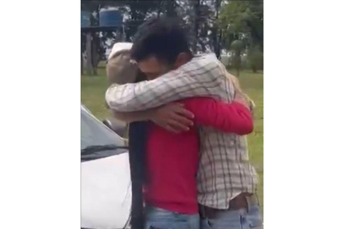 Ana Castela presenteia primo