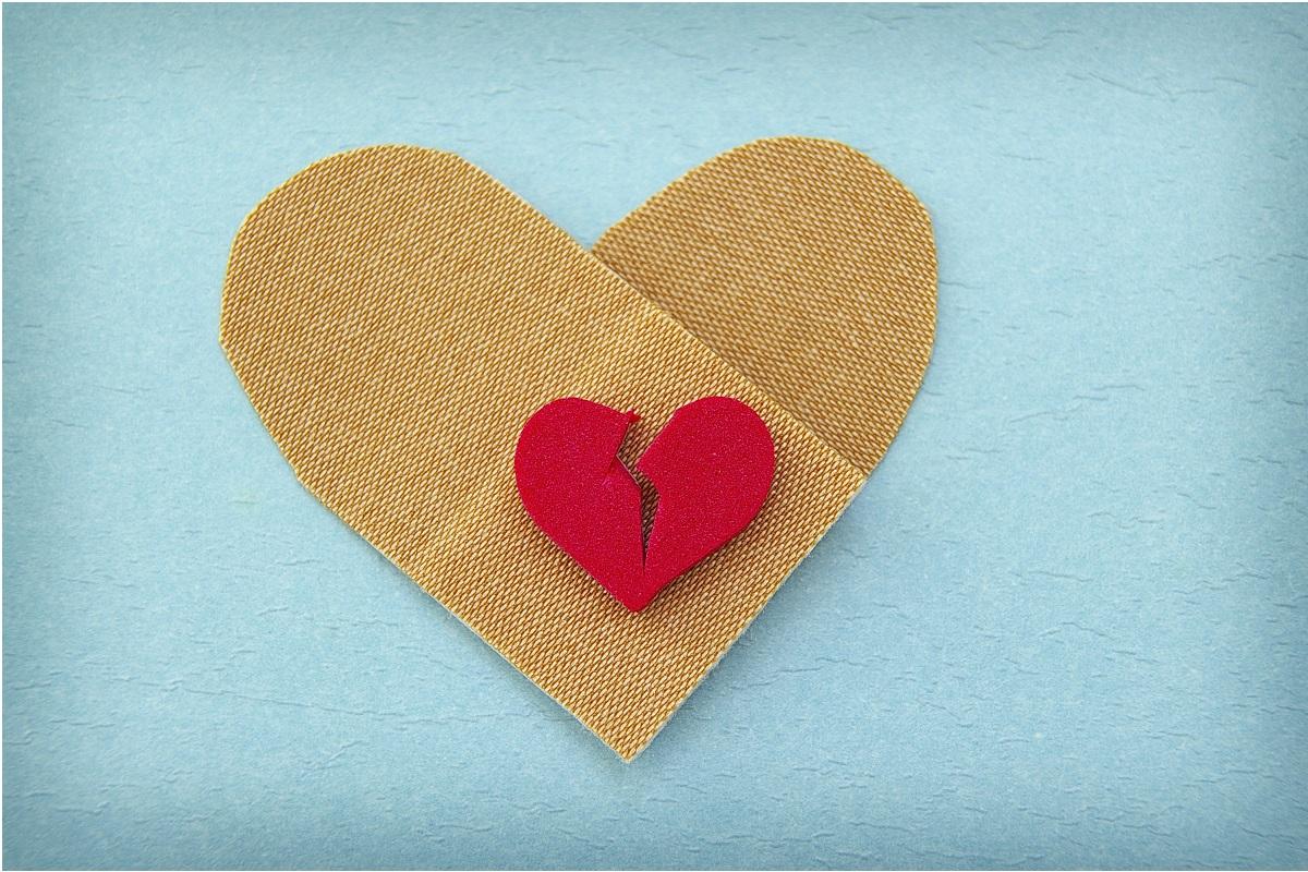 O tratamento da depressão deve ser feito de forma multidisciplinar, com acompanhamento psiquiátrico e obstetra, além de muito acolhimento da rede de apoio dessa mulher