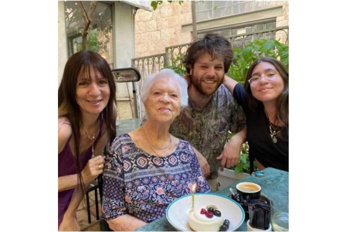 A família agora busca por notícias da jovem 