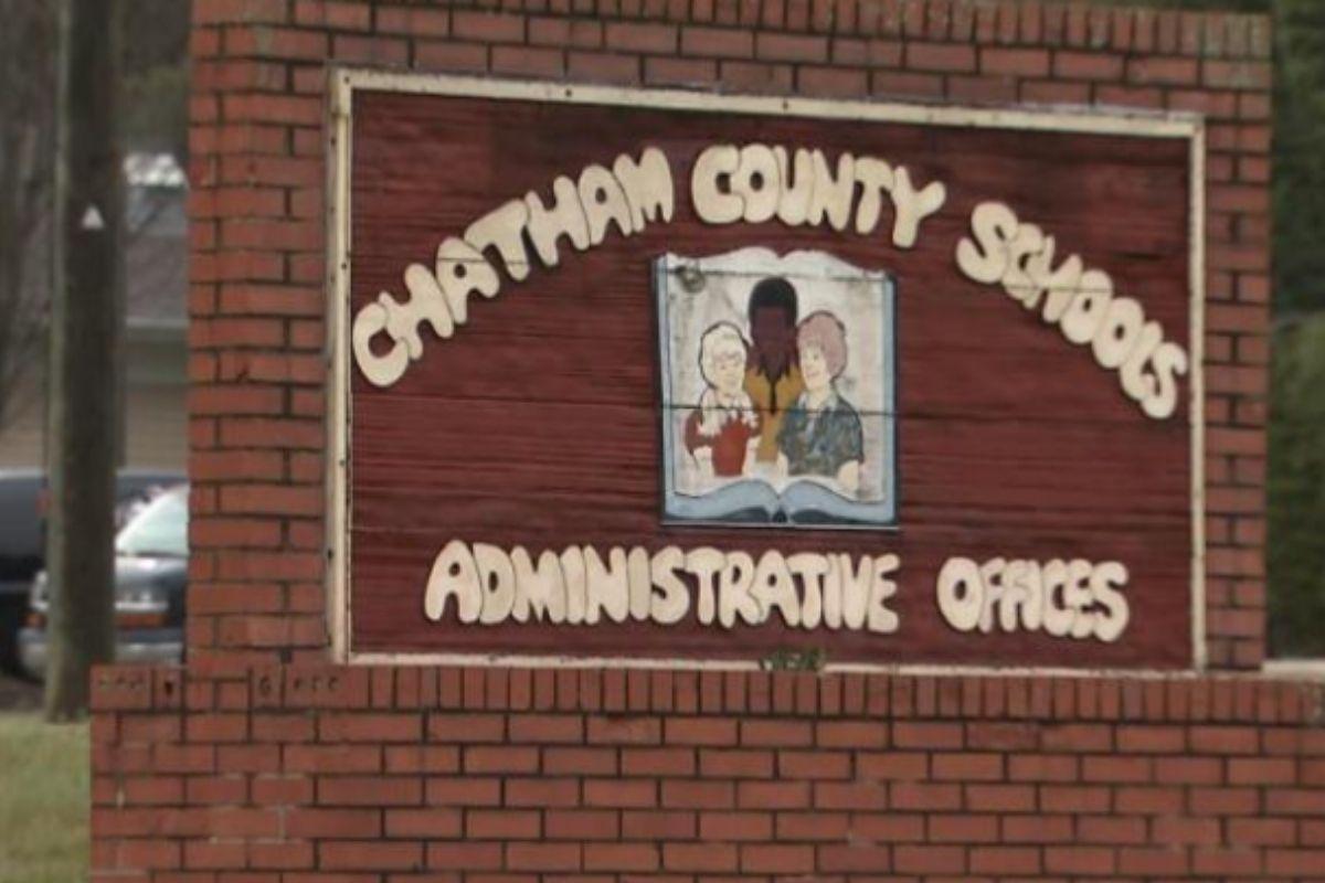 Famílias denunciam escola após alunos simularem "leilão de escravos" com colegas negros