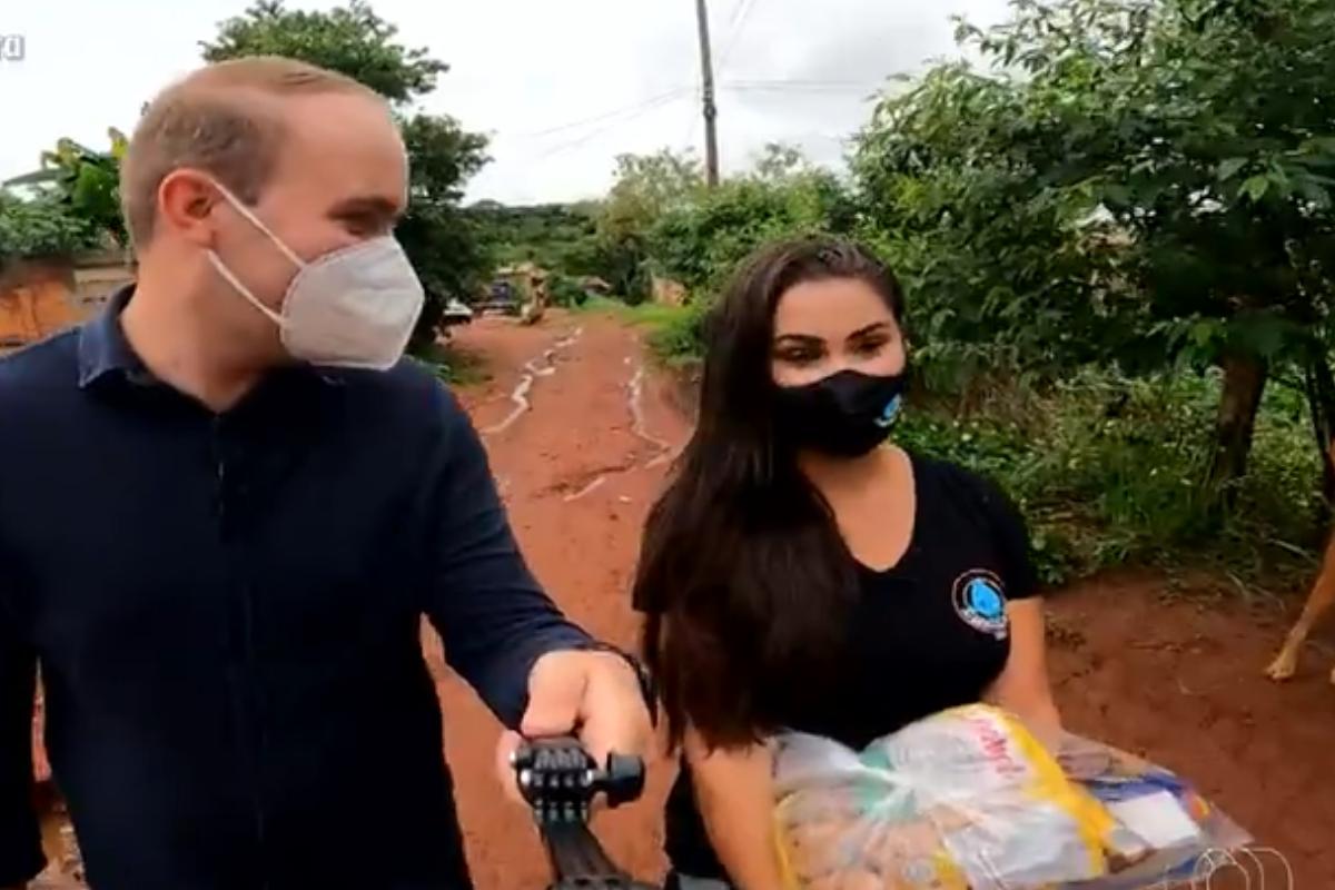 Juliete doa cerca de 150 cestas básicas através de seu projeto