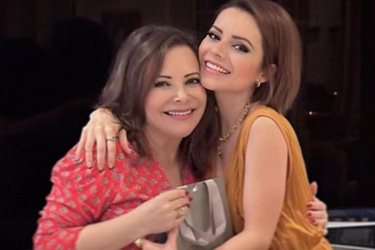 Sandy com a mãe Noely