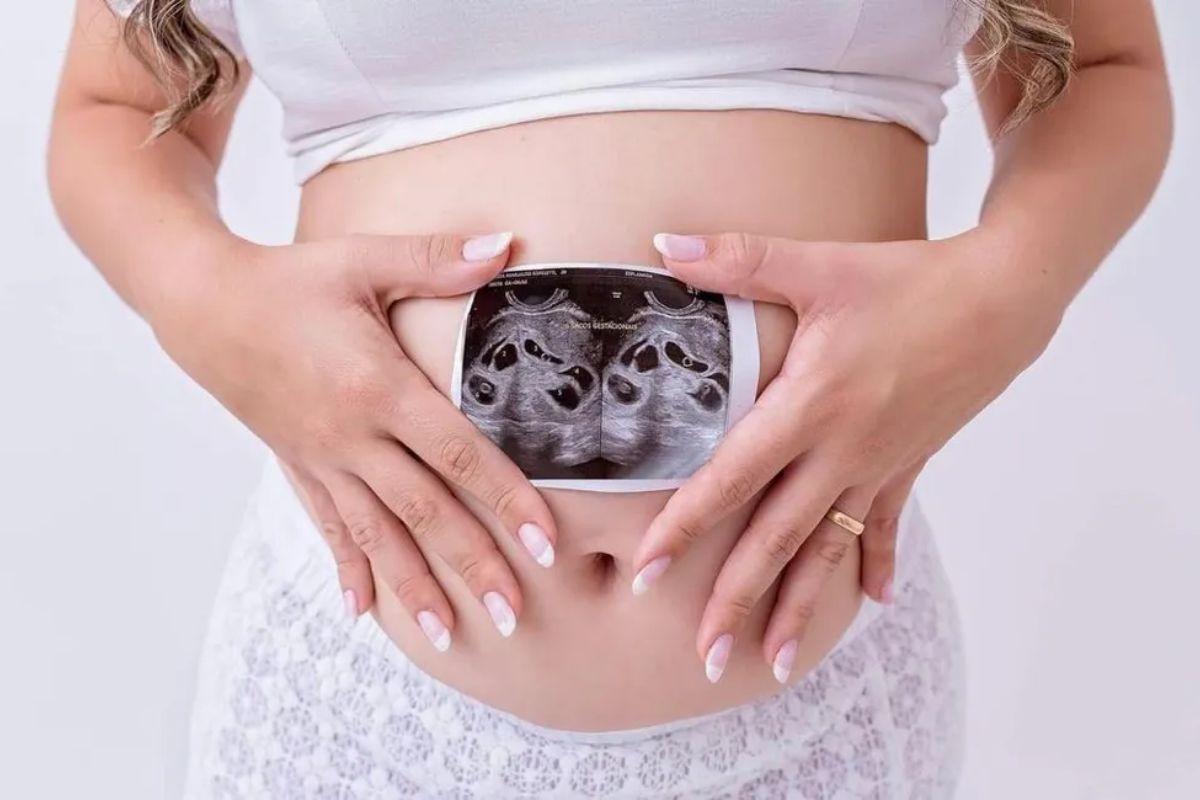 Mulher grávida de sêxtuplos