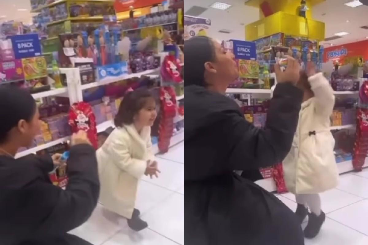 Simaria brinca com a filha de Simone