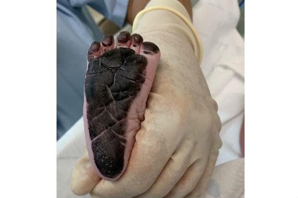 sabrina-sato-pe-bebe