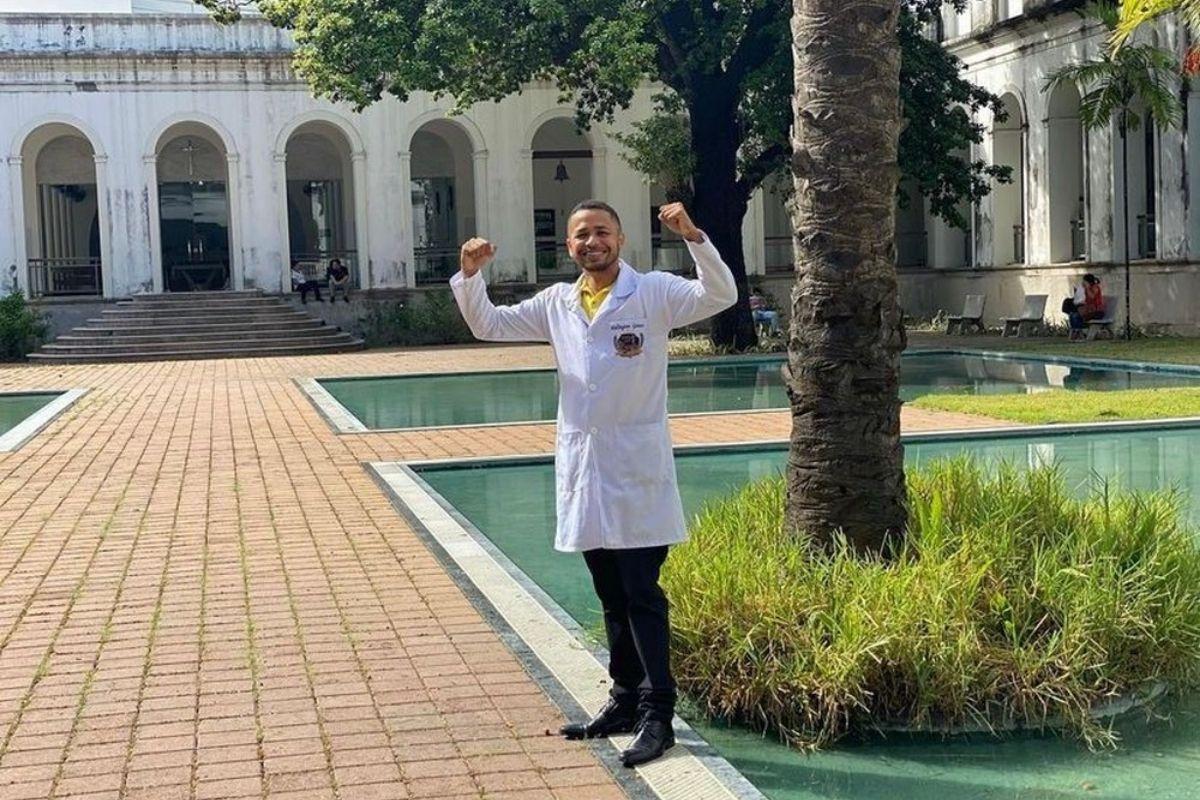 O pai não pôde comparecer a cerimônia mas irá na festa