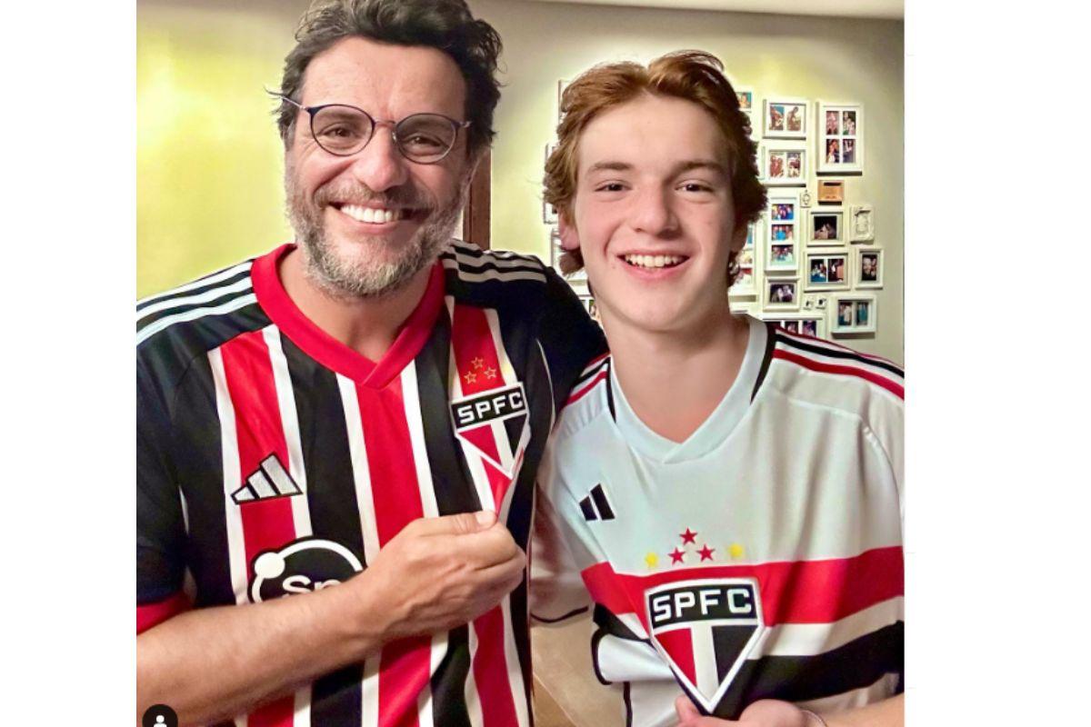 Rodrigo mostra fotos raras ao lado do filho