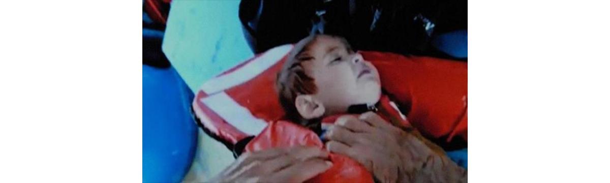 Bebê salvo no mar Egeu