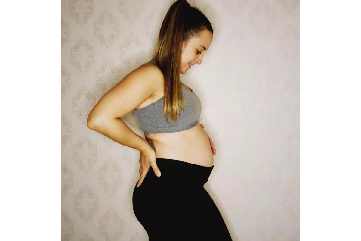 Thaiana está em uma gestação gemelar univitelina, com dois bebês em apenas uma placenta