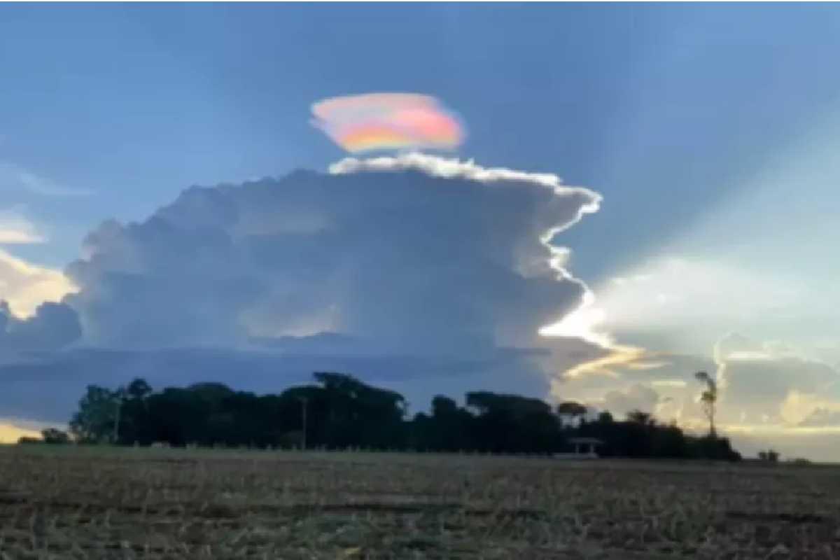 O fenômeno de nuvens iridescentes aconteceu em Goiás no sábado, 22 de janeiro