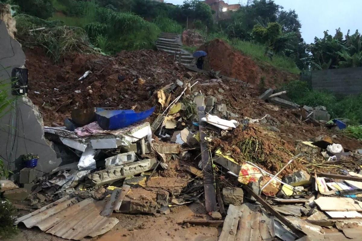 A mãe foi resgatada com vida